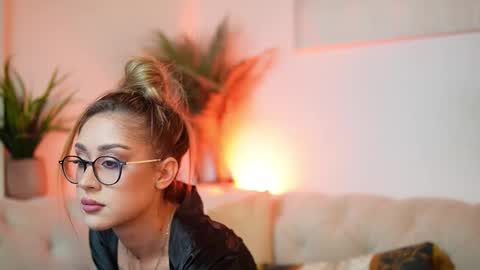 Snapshot of aileenaxa chatting on October 4, 2025, 7:01 pm Aileen online show from October 4, 2025, 7:01 pm