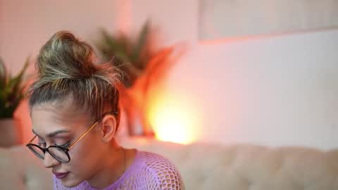 Snapshot of aileenaxa chatting on October 7, 2025, 6:27 pm Aileen online show from October 7, 2025, 6:27 pm