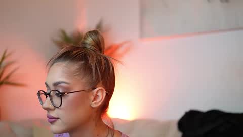 Snapshot of aileenaxa chatting on October 13, 2025, 6:41 pm Aileen online show from October 13, 2025, 6:41 pm