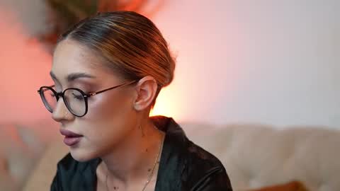 Snapshot of aileenaxa chatting on October 22, 2025, 6:40 pm Aileen online show from October 22, 2025, 6:40 pm