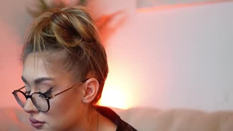 Snapshot of aileenaxa chatting on October 24, 2025, 6:48 pm Aileen online show from October 24, 2025, 6:48 pm