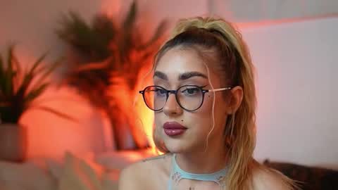 Snapshot of aileenaxa chatting on February 20, 2026, 10:10 pm Aileen online show from February 20, 2026, 10:10 pm