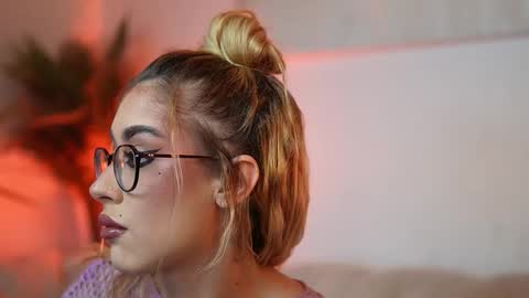 Snapshot of aileenaxa chatting on February 22, 2026, 9:46 pm Aileen online show from February 22, 2026, 9:46 pm