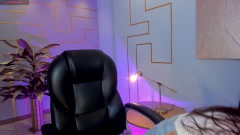  AILEEN VEGA  online show from January 21, 2025, 7:28 pm