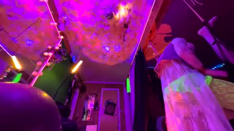 Snapshot of aimeebutton chatting on November 9, 2025, 2:10 am online show from November 9, 2025, 2:10 am