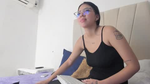 Ainoa  online show from October 11, 2025, 8:07 pm