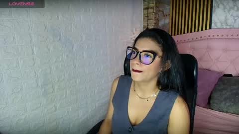 Snapshot of aisha__cambell chatting on May 2, 2026, 10:42 am aisha__cambell online show from May 2, 2026, 10:42 am