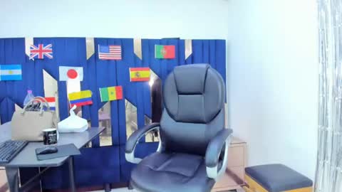 Snapshot of aisha_hotts777 chatting on July 1, 2026, 6:40 pm Aisha online show from July 1, 2026, 6:40 pm