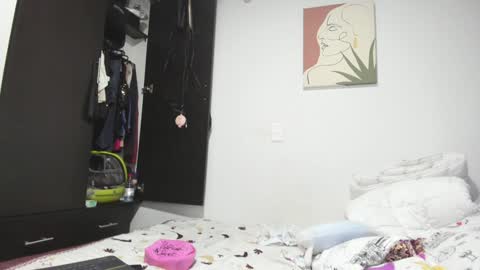 Katie   online show from February 4, 2025, 11:38 pm