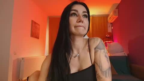 Lora online show from November 22, 2025, 10:03 am