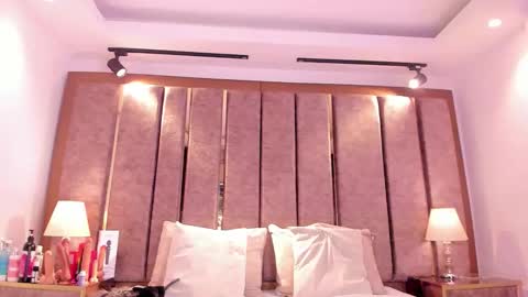 AishaValcazar online show from April 11, 2026, 4:17 am