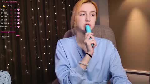 aishiro online show from December 17, 2025, 1:28 pm