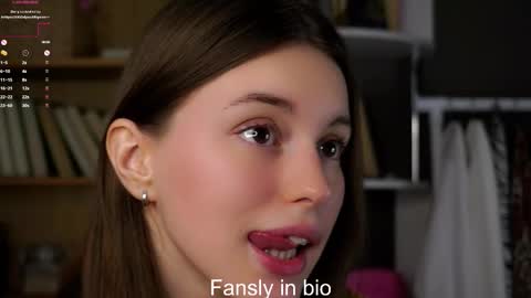 Aliza online show from October 21, 2025, 1:39 am