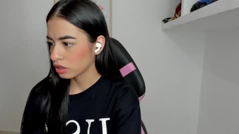 VALENTINA  independent online show from February 13, 2025, 10:11 pm