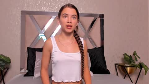 little aitana  online show from January 10, 2025, 12:58 pm