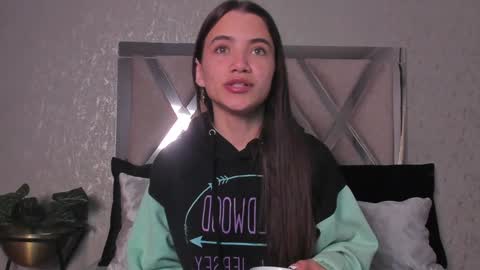 little aitana  online show from February 6, 2025, 12:05 pm