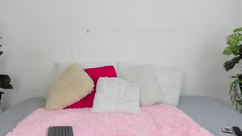 little aitana  online show from March 12, 2025, 1:40 pm