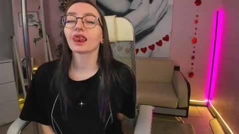 akaheby online show from March 11, 2025, 12:06 pm