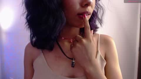 A K A N E  U W U online show from January 9, 2025, 3:34 pm