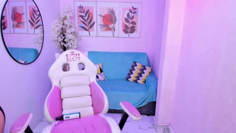 Azaka  online show from February 3, 2025, 6:39 pm