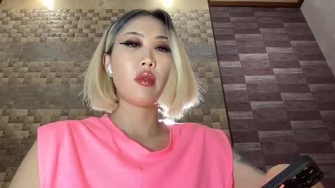 Akemi online show from October 5, 2025, 1:20 pm