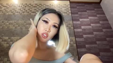 Akemi online show from October 15, 2025, 9:37 pm