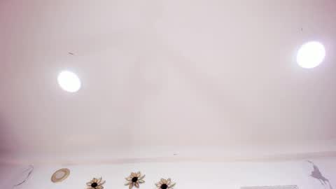 Snapshot of akemirosse chatting on February 19, 2025, 1:18 am Akemi online show from February 19, 2025, 1:18 am