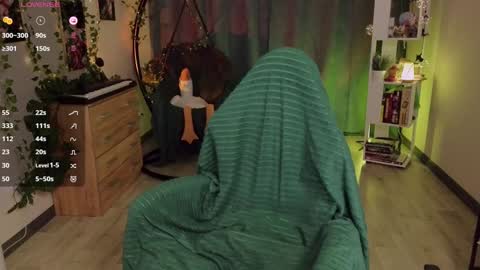 Snapshot of akinohana chatting on December 4, 2024, 8:45 am Aki online show from December 4, 2024, 8:45 am