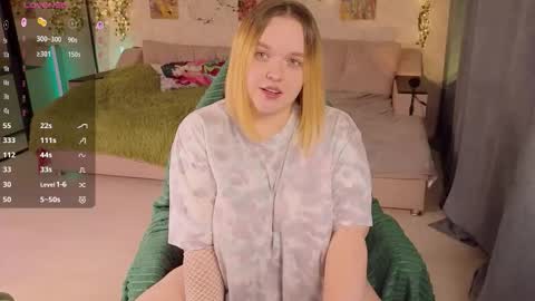 Snapshot of akinohana chatting on October 4, 2025, 12:14 pm Aki online show from October 4, 2025, 12:14 pm