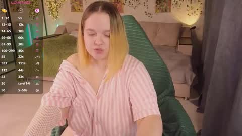 Snapshot of akinohana chatting on October 23, 2025, 11:31 am Aki online show from October 23, 2025, 11:31 am