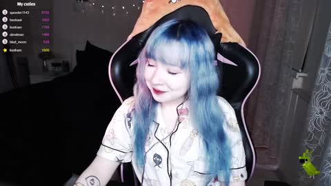 akirahartyx online show from January 14, 2025, 1:28 pm