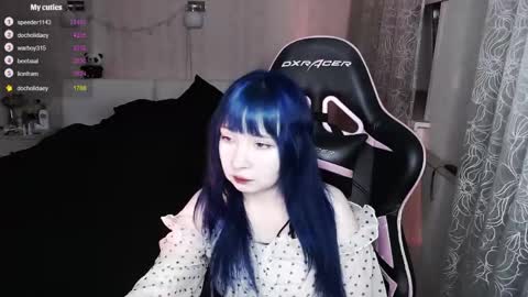 akirahartyx online show from April 12, 2026, 4:12 pm