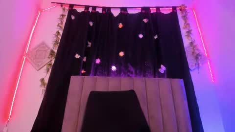 akirastone_ online show from September 24, 2025, 12:19 pm