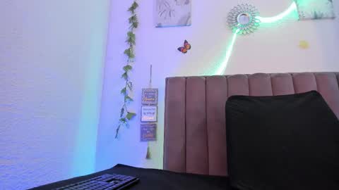 akirastone_ online show from October 30, 2025, 12:28 pm