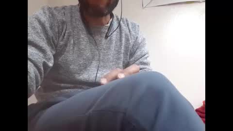 Snapshot of akram_40 chatting on March 7, 2025, 8:22 pm Brown arab man online show from March 7, 2025, 8:22 pm