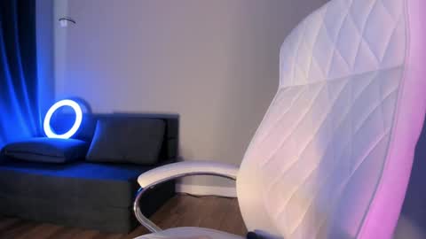 Snapshot of akura_01 chatting on January 17, 2026, 6:29 am Akura is here 3 online show from January 17, 2026, 6:29 am