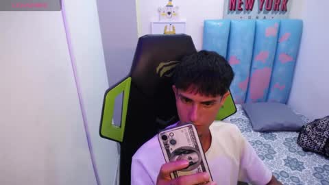 Akyra latin online show from April 2, 2026, 4:43 am