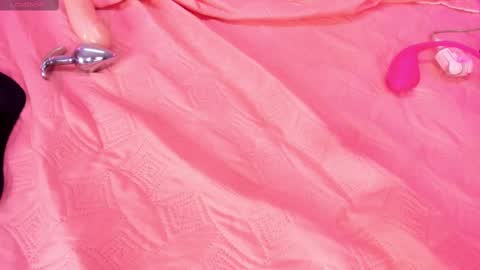 Alahia  online show from February 12, 2025, 6:40 pm