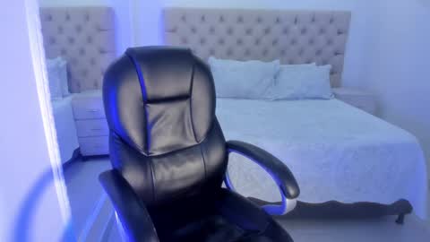 Alahia online show from February 17, 2025, 12:27 pm