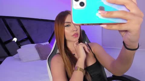 Alahia online show from September 29, 2025, 3:55 am