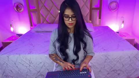 Snapshot of alahiacolucci chatting on May 30, 2026, 1:30 pm alahiacolucci online show from May 30, 2026, 1:30 pm