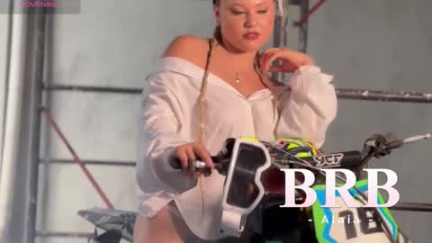 Alaia online show from October 22, 2025, 12:38 pm