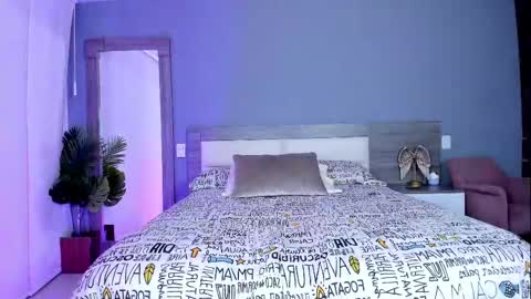 alaiaguerra online show from October 8, 2025, 8:17 pm