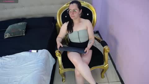 Alaiia    online show from December 13, 2025, 8:04 pm