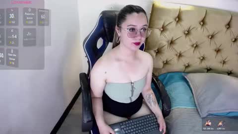 Alaiia    online show from December 19, 2025, 7:10 pm