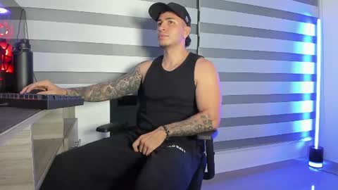 Snapshot of alan_muscle chatting on June 15, 2026, 5:09 am Alan online show from June 15, 2026, 5:09 am