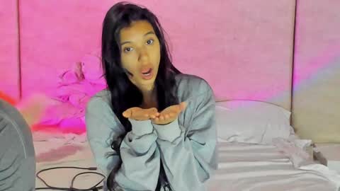 Snapshot of alana__get chatting on December 14, 2024, 9:29 am online show from December 14, 2024, 9:29 am