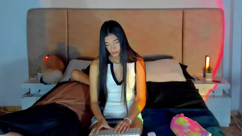 Snapshot of alana__get chatting on February 14, 2025, 5:09 am online show from February 14, 2025, 5:09 am