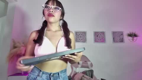 Snapshot of alana_jansen chatting on January 22, 2025, 4:02 am Alana online show from January 22, 2025, 4:02 am