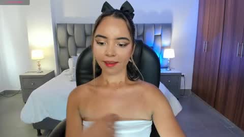 alana  online show from April 15, 2026, 7:32 pm